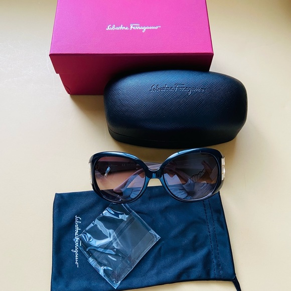 Salvatore Ferragamo Sunglasses Black NWT - Picture 5 of 6